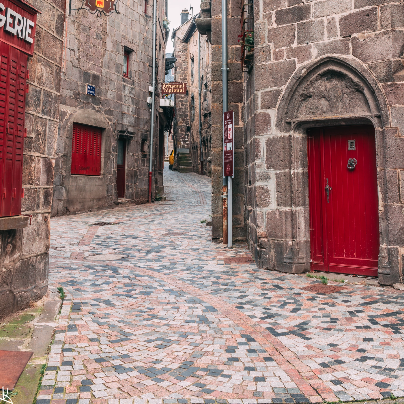 Besse-et-Saint-Anastaise - Rue de la Boucherie
